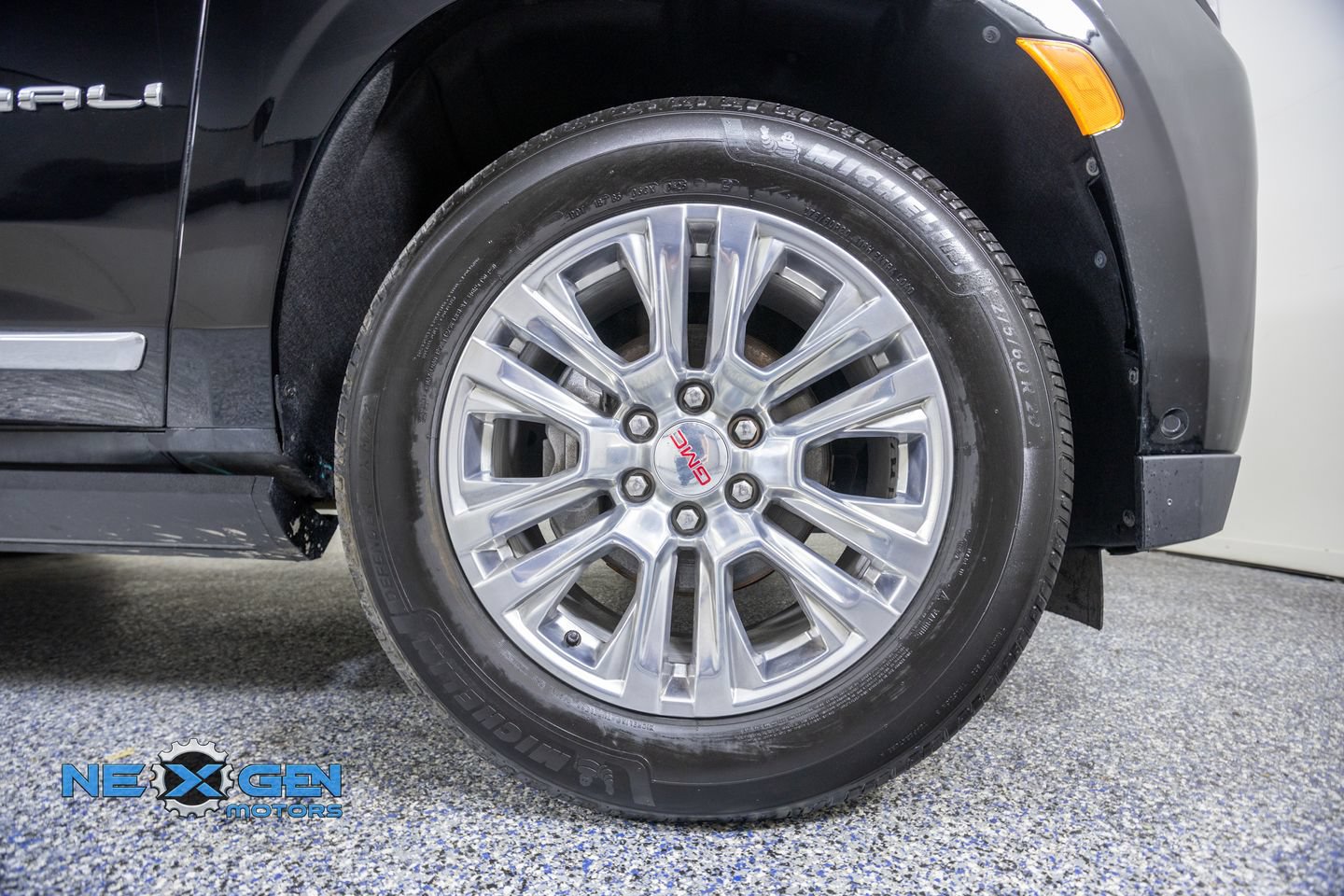 Used 2023 GMC Yukon Denali w/ Advanced Technology Package AWD/4WD image 45