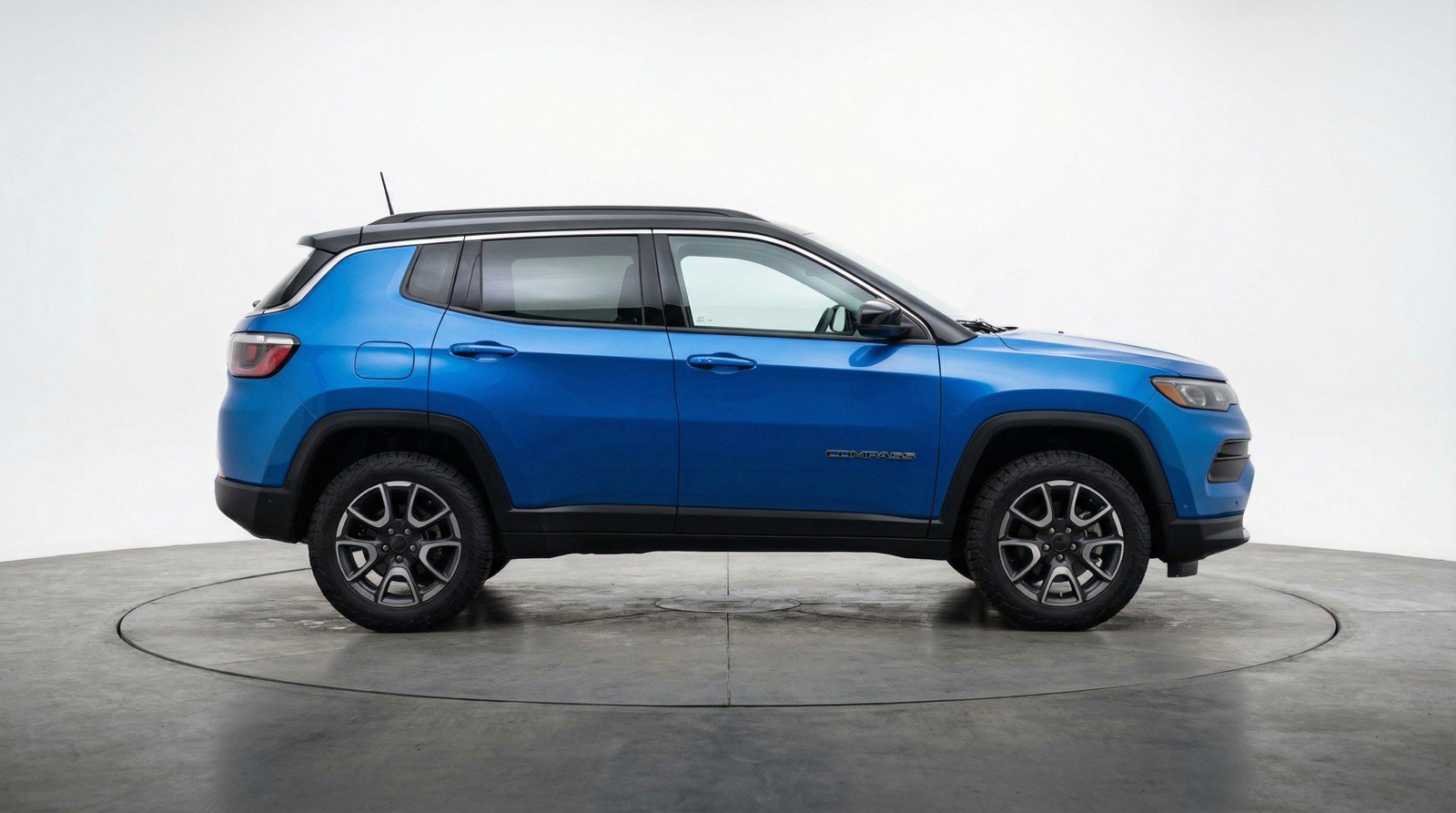Used 2025 Jeep Compass Trailhawk AWD/4WD image 11