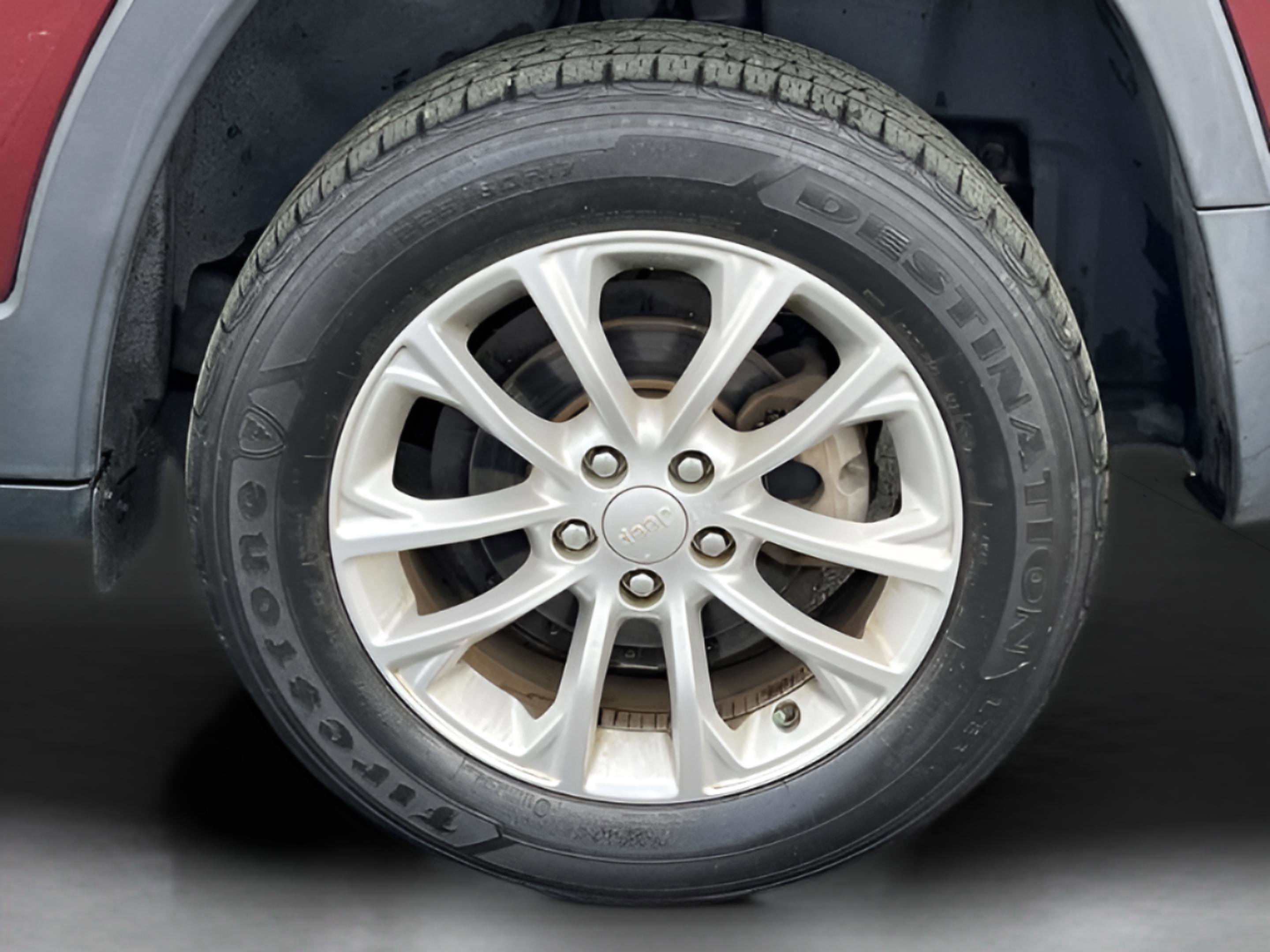 Used 2019 Jeep Cherokee Latitude w/ Popular Appearance Group FWD image 30