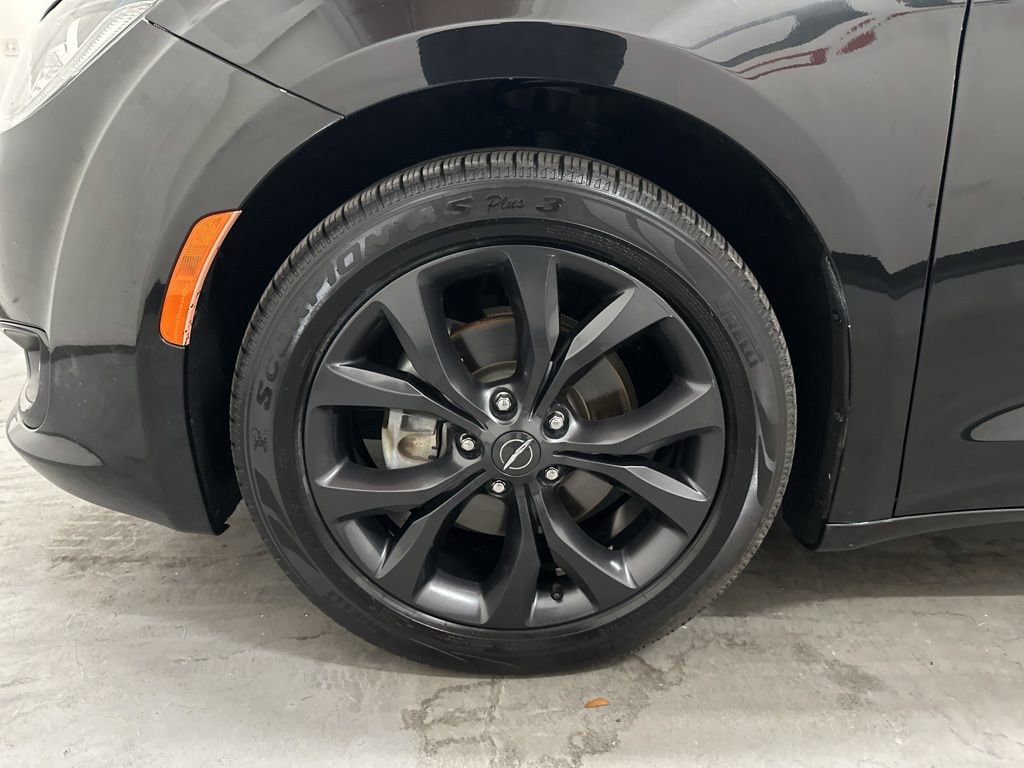 Used 2018 Chrysler Pacifica Touring Plus w/ S Appearance Package image 61