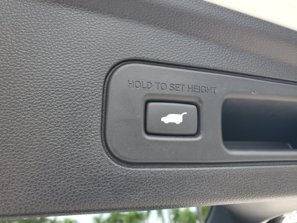 Used 2025 Acura MDX FWD image 9