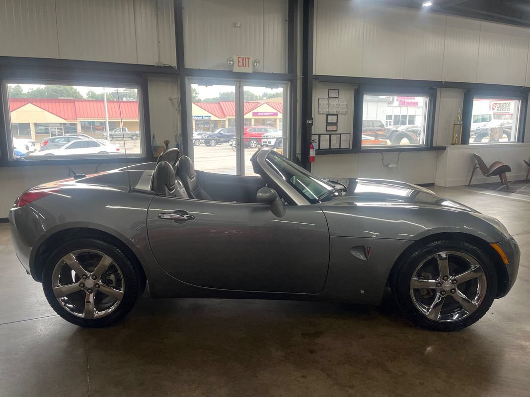 Used 2007 Pontiac Solstice Convertible w/ Premium Package RWD image 16