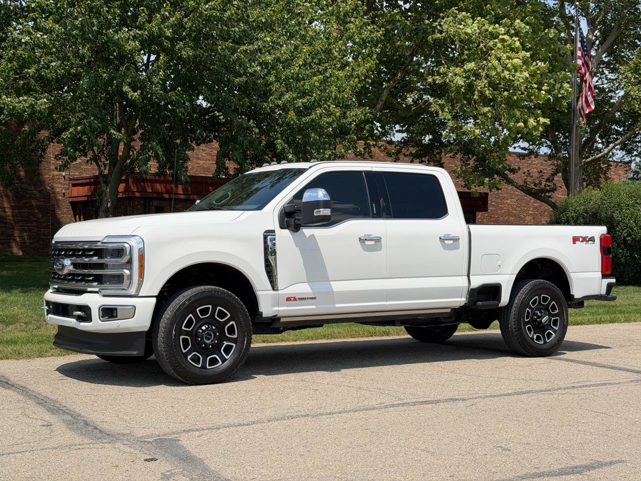 Used 2023 Ford F350 Platinum w/ FX4 Off-Road Package AWD/4WD image 2