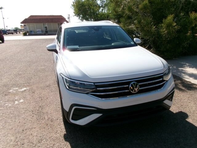 Used 2024 Volkswagen Tiguan Wolfsburg Edition AWD/4WD image 3