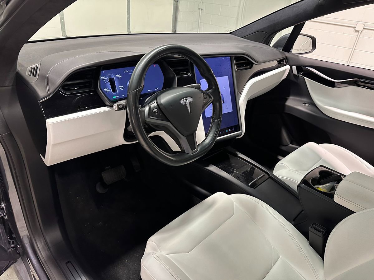 Used 2019 Tesla Model X image 27