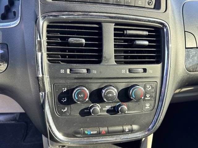 Used 2015 Dodge Grand Caravan SXT w/ UConnect Hands-Free Group image 16