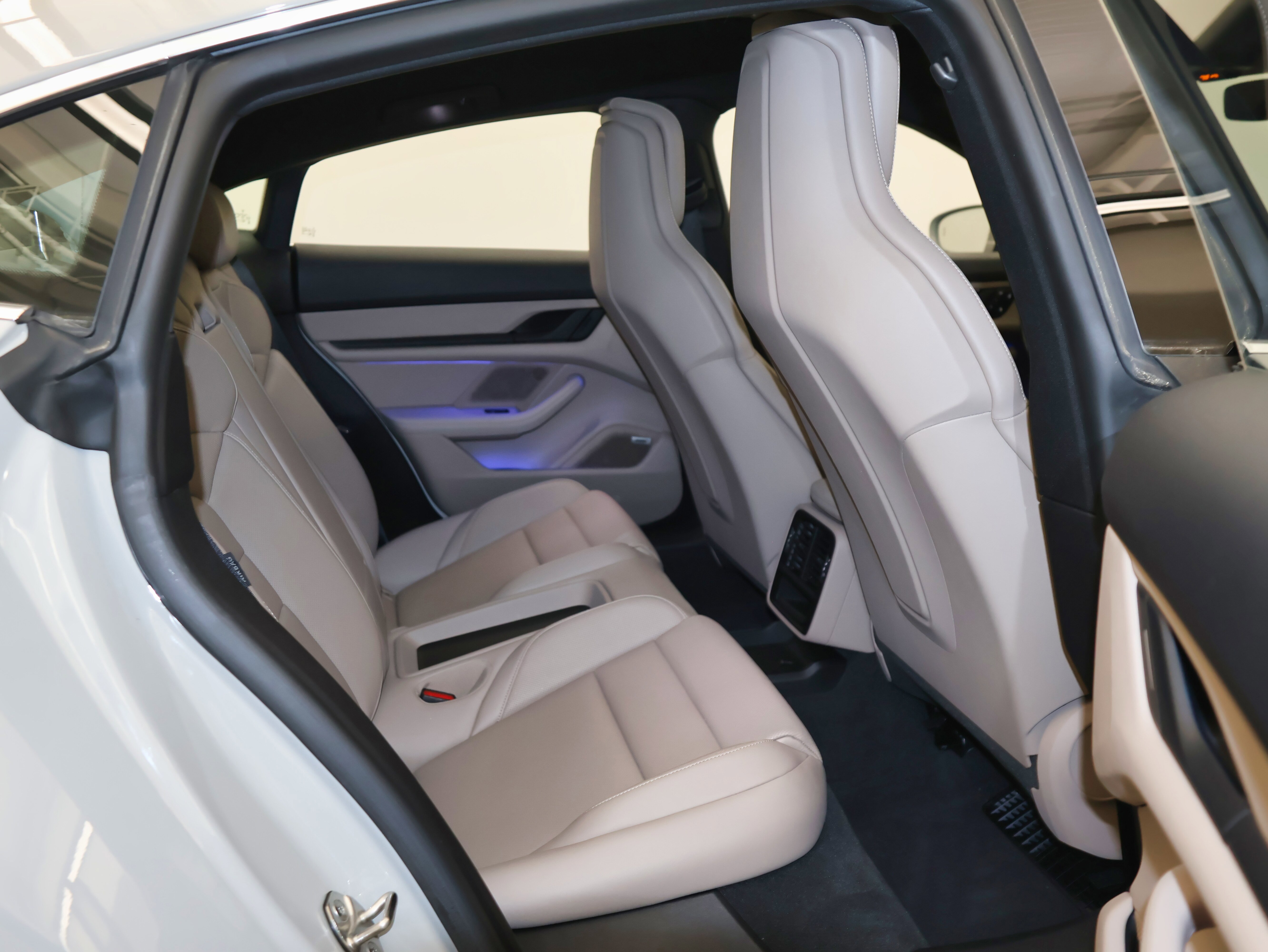 Used 2022 Porsche Taycan 4S image 54