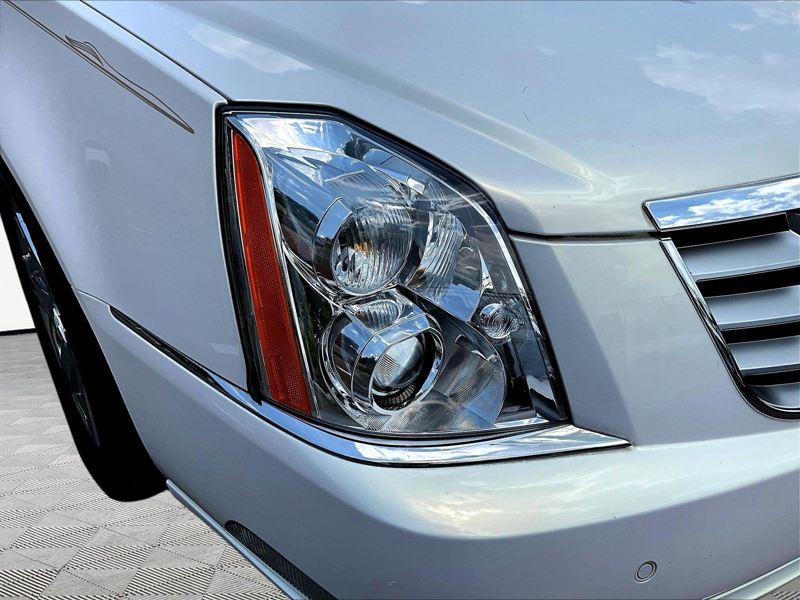 Used 2007 Cadillac DTS Luxury I w/ Trunk Convenience Package FWD image 29