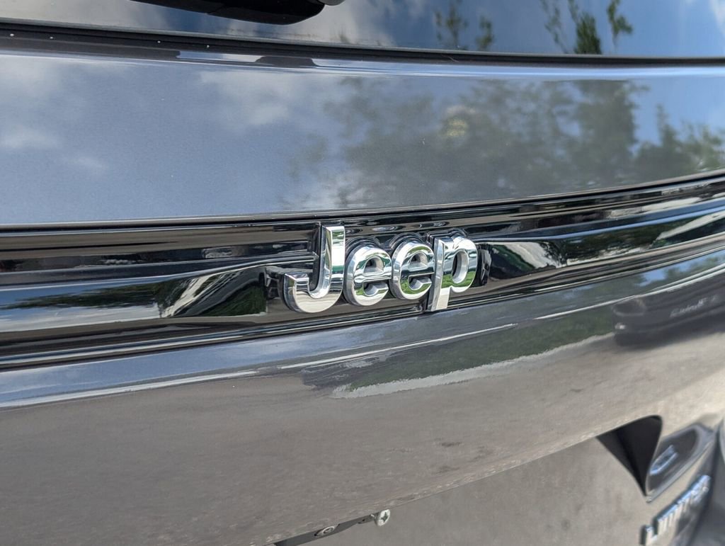 Certified 2024 Jeep Grand Cherokee Limited image 16