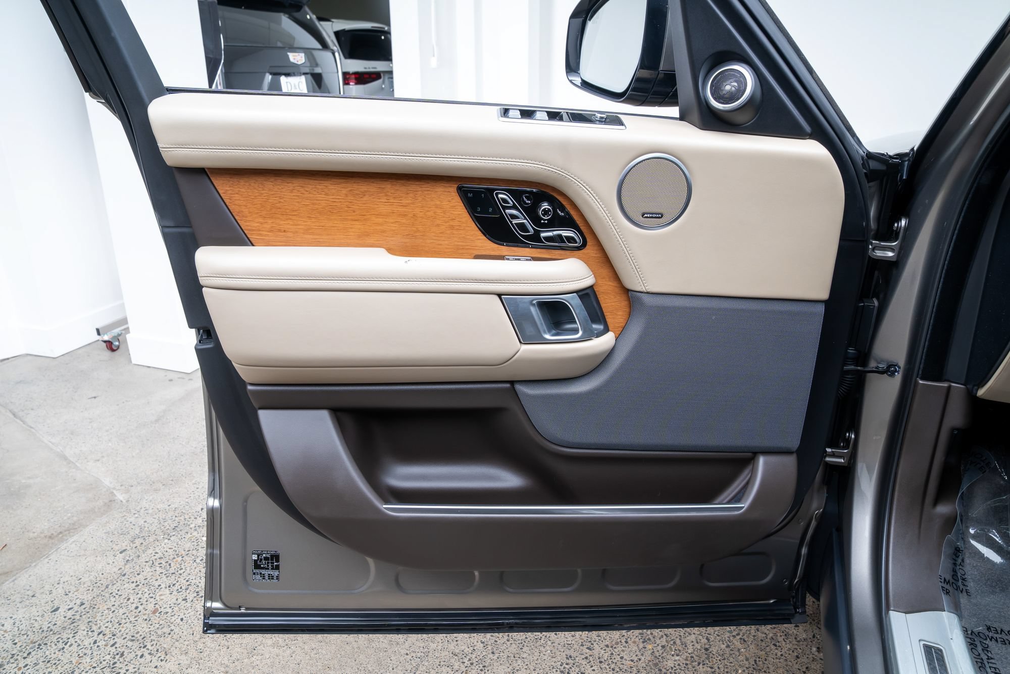 Used 2022 Land Rover Range Rover Autobiography AWD/4WD image 17