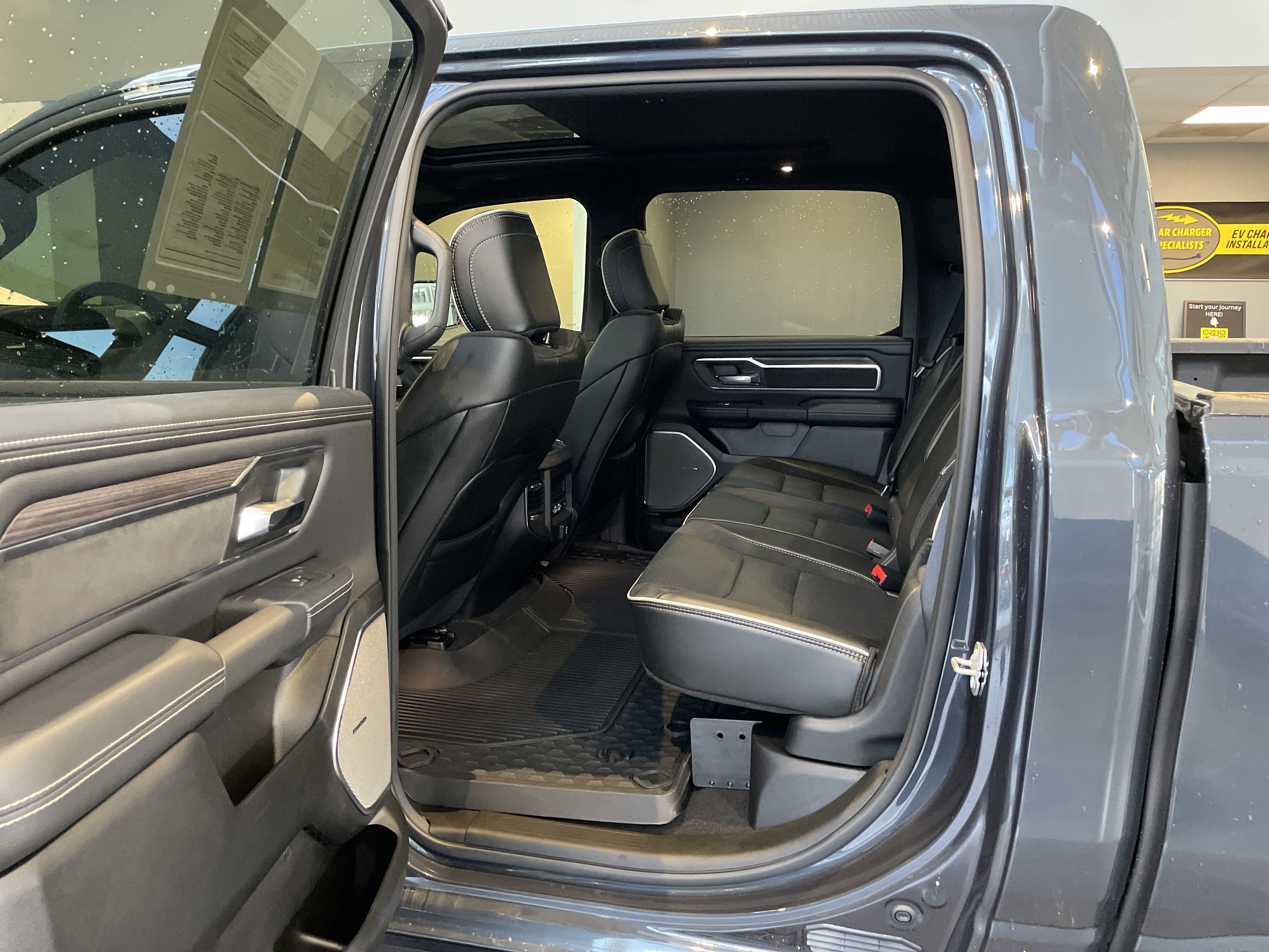 Used 2025 RAM 1500 Laramie w/ Night Edition image 33