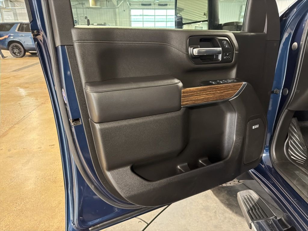 Used 2022 Chevrolet Silverado 3500 High Country w/ Z71 Off-Road Package image 4