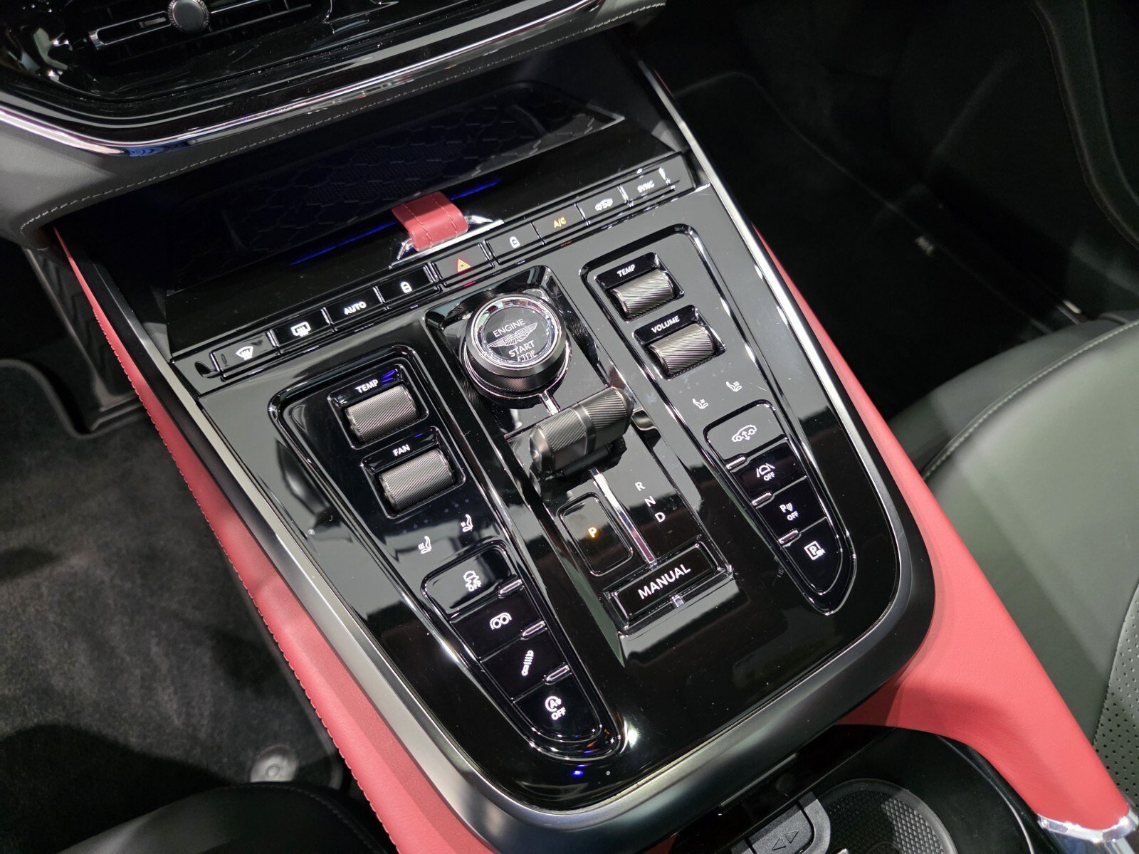 Used 2025 Aston Martin DBX 707 AWD/4WD image 15