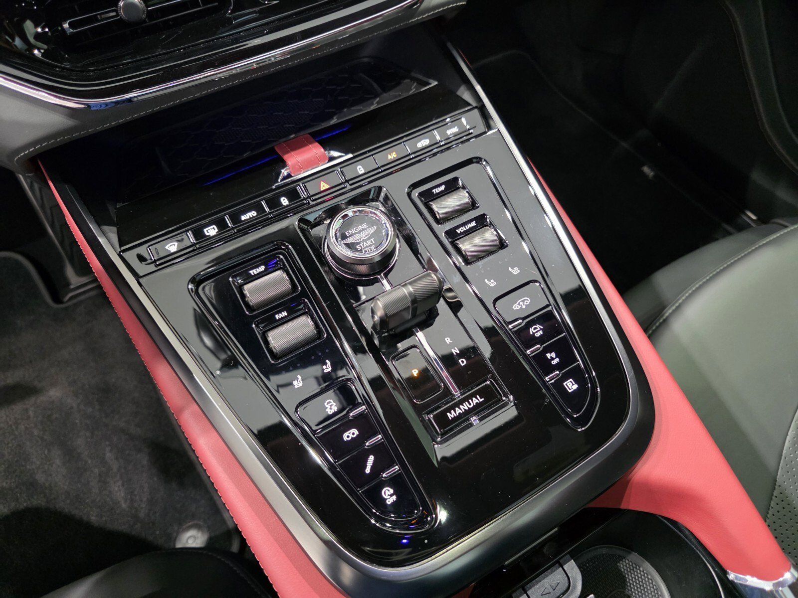 Used 2025 Aston Martin DBX 707 image 15