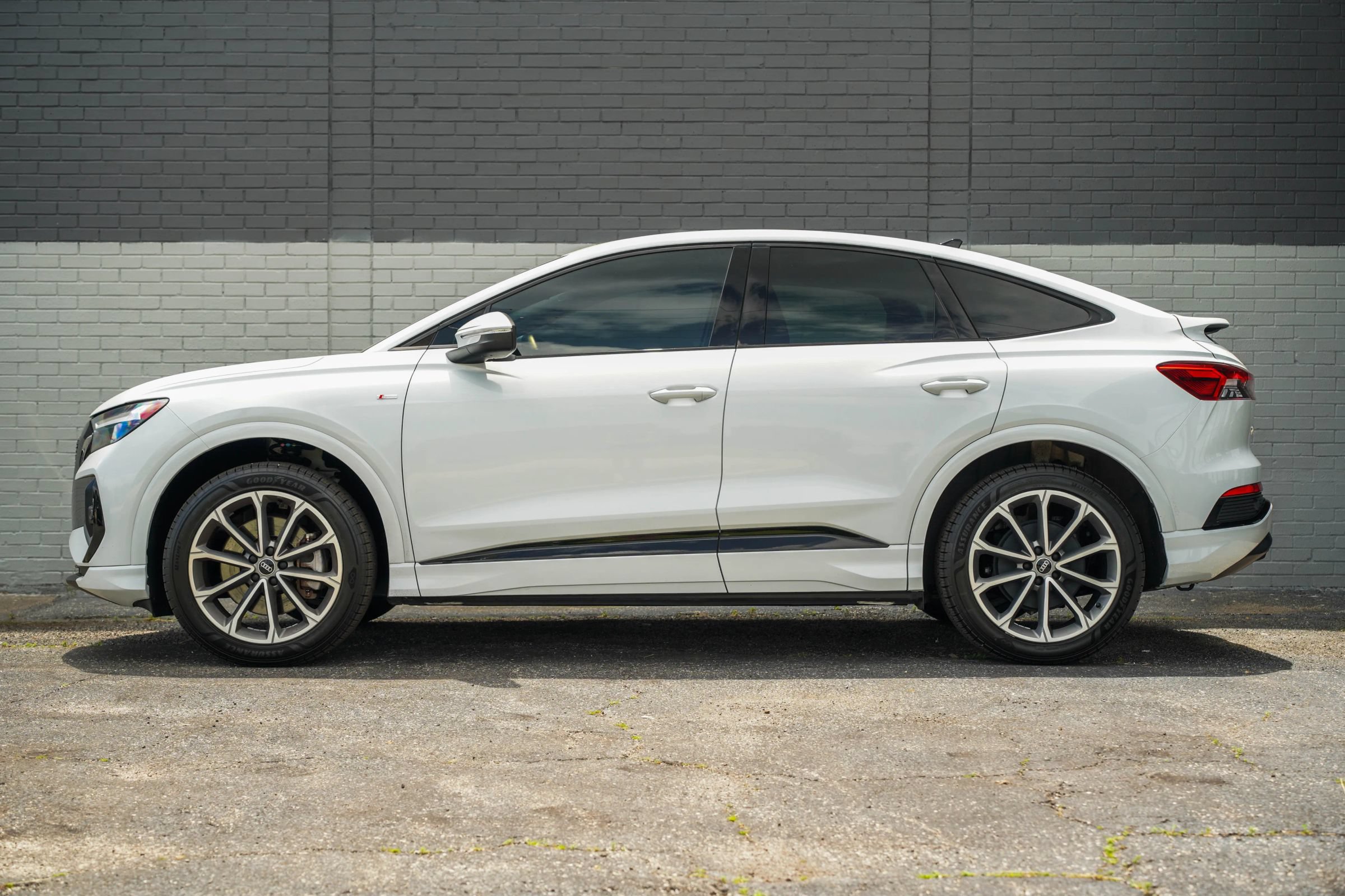 Used 2022 Audi Q4 e-tron Premium Plus AWD/4WD image 8