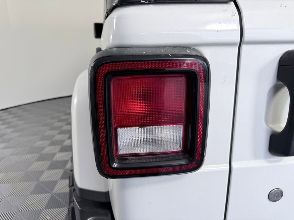 Used 2018 Jeep Wrangler Unlimited Sahara image 28