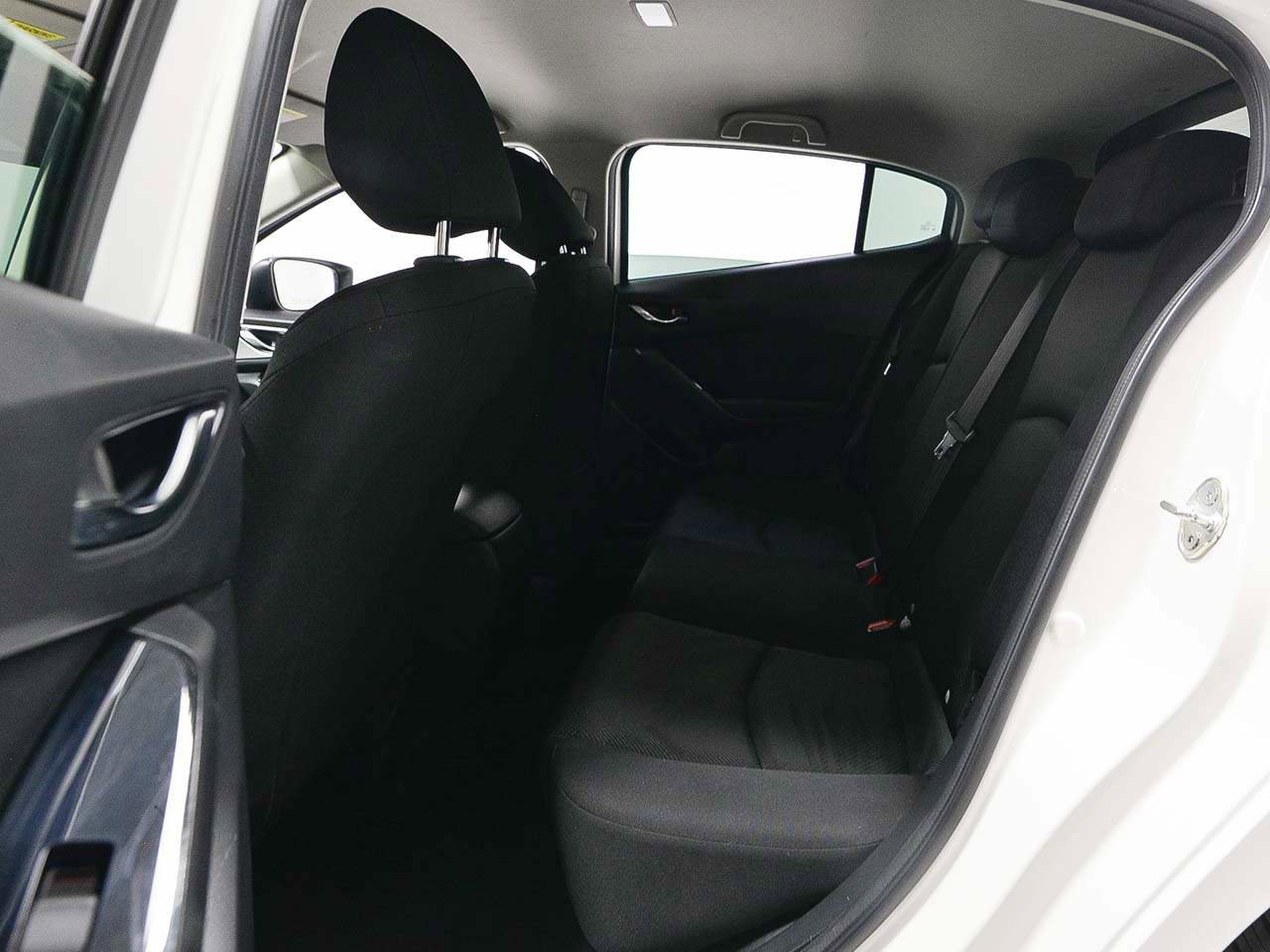 Used 2018 MAZDA MAZDA3 Sport FWD image 10