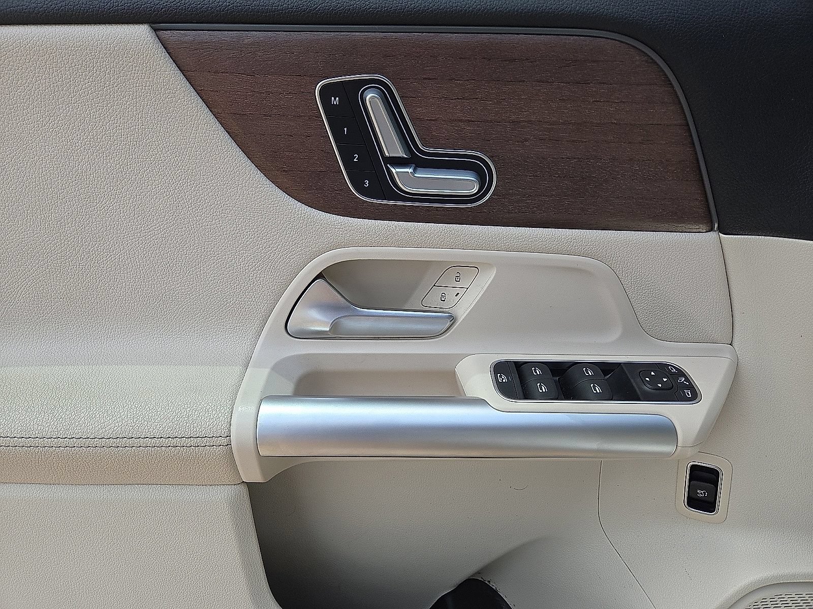 Used 2023 Mercedes-Benz GLA 250 w/ Premium Package image 20