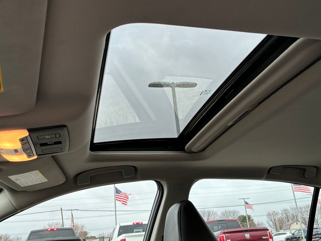 Used 2025 Nissan Altima 2.5 SL FWD image 14