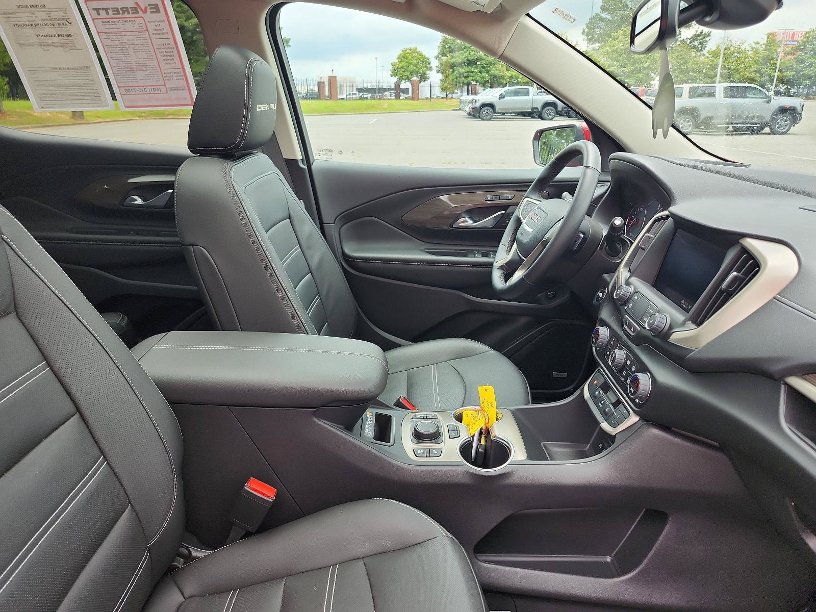 Used 2024 GMC Terrain Denali w/ Denali Premium Package AWD/4WD image 8