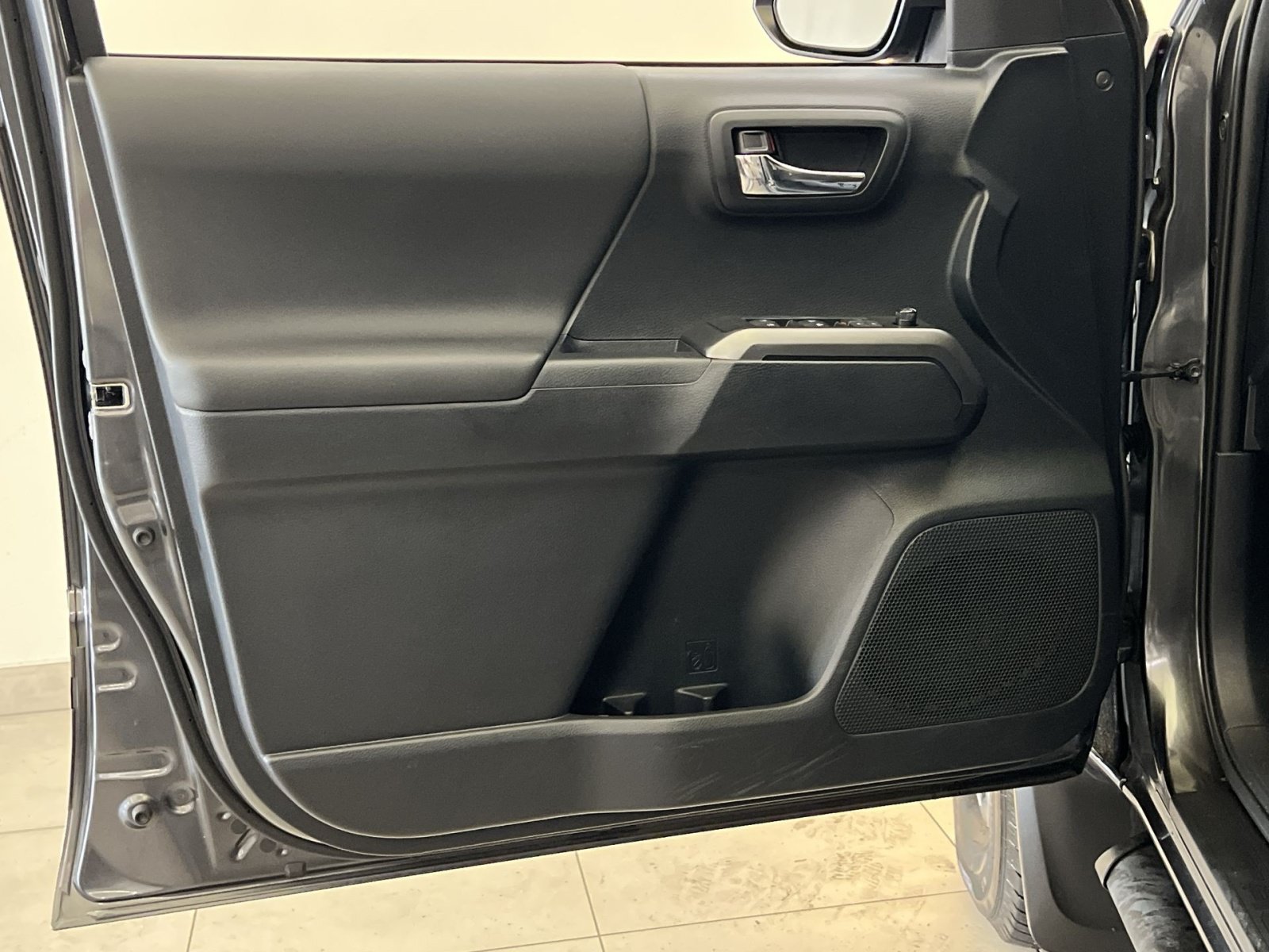Used 2019 Toyota Tacoma TRD Off-Road AWD/4WD image 37