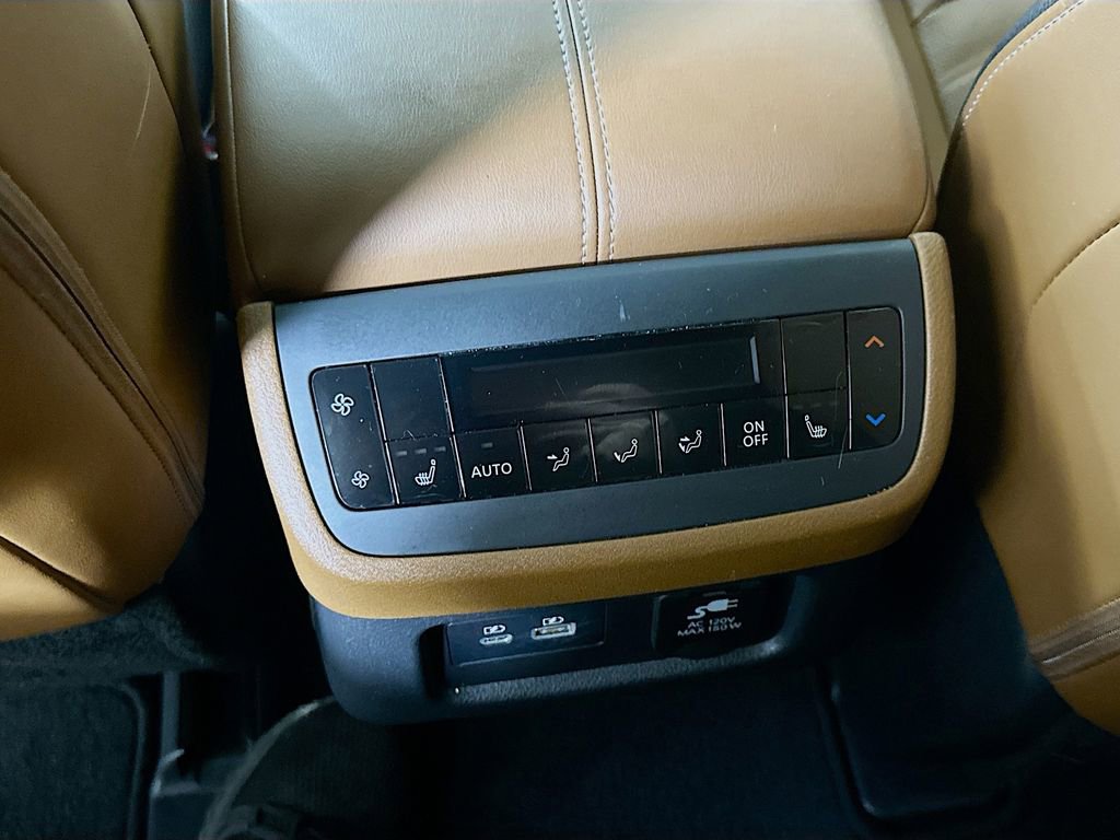Used 2024 Nissan Pathfinder Platinum image 33