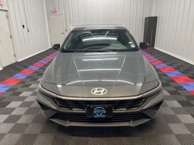 Used 2026 Hyundai Elantra Sport image 7