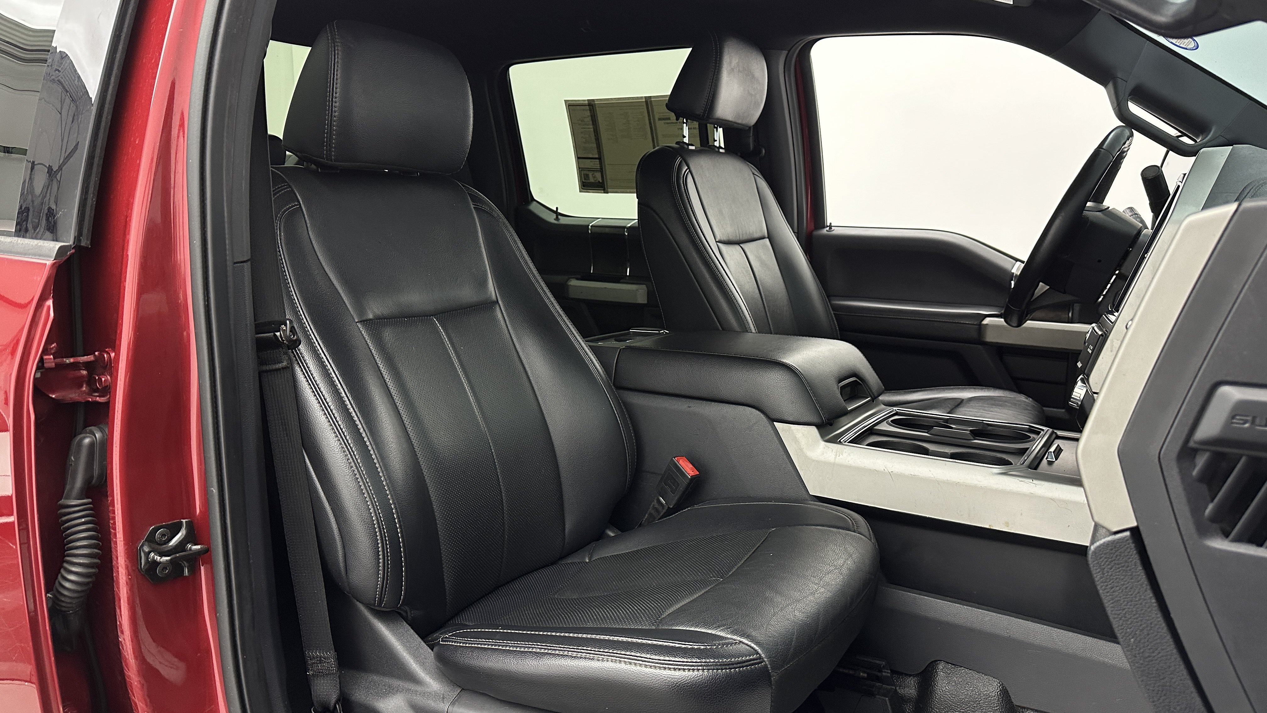Used 2022 Ford F250 Lariat w/ Black Appearance Package AWD/4WD image 35
