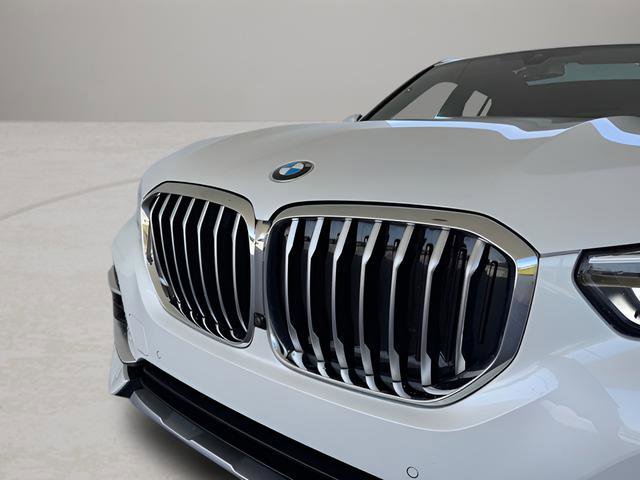 Certified 2023 BMW X5 xDrive40i w/ Premium Package AWD/4WD image 2