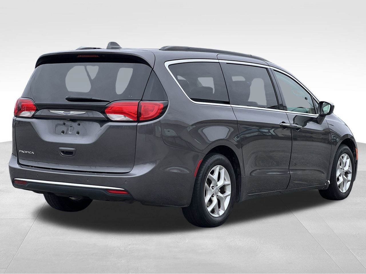 Used 2018 Chrysler Pacifica Touring Plus w/ Tire & Wheel Group image 32