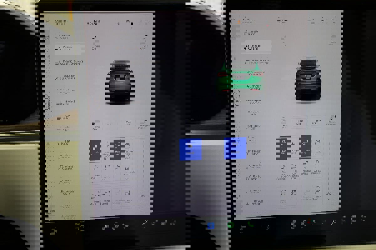 Used 2022 Tesla Model X image 29