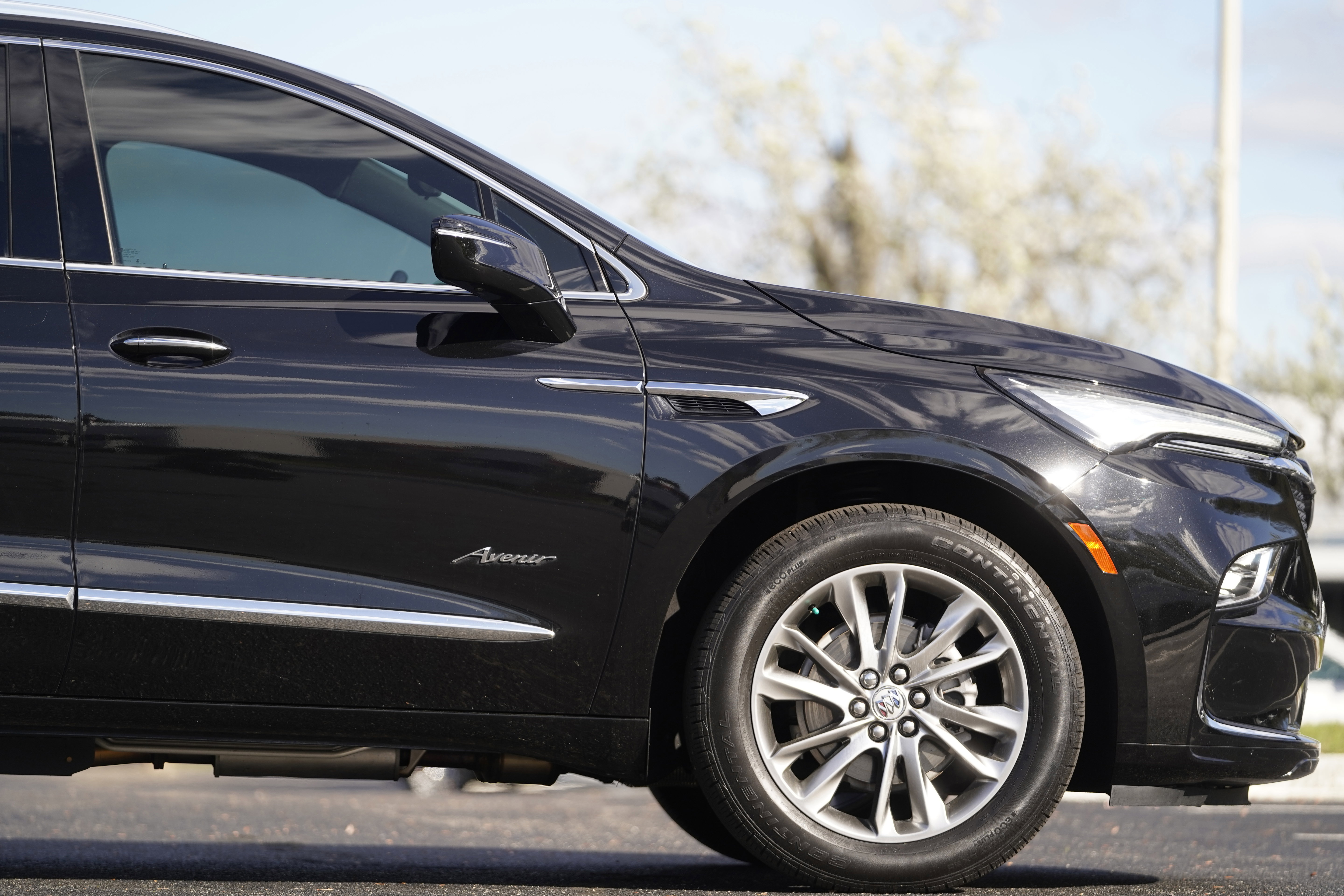 Used 2024 Buick Enclave Avenir w/ Avenir Technology Package image 6