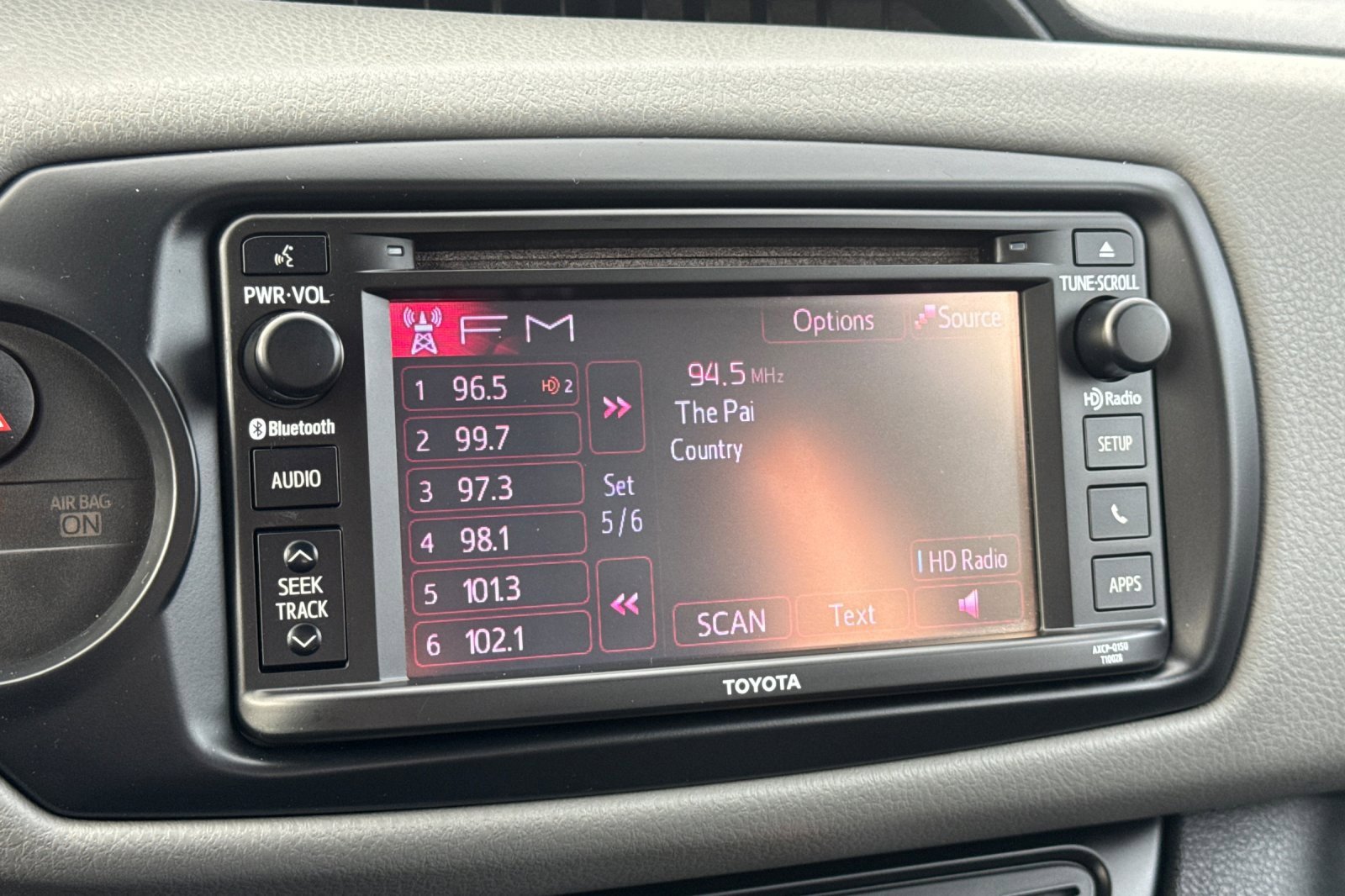 Used 2016 Toyota Yaris L image 21