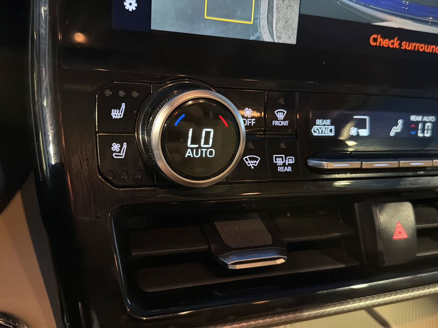 Used 2023 Toyota Highlander Platinum FWD image 28