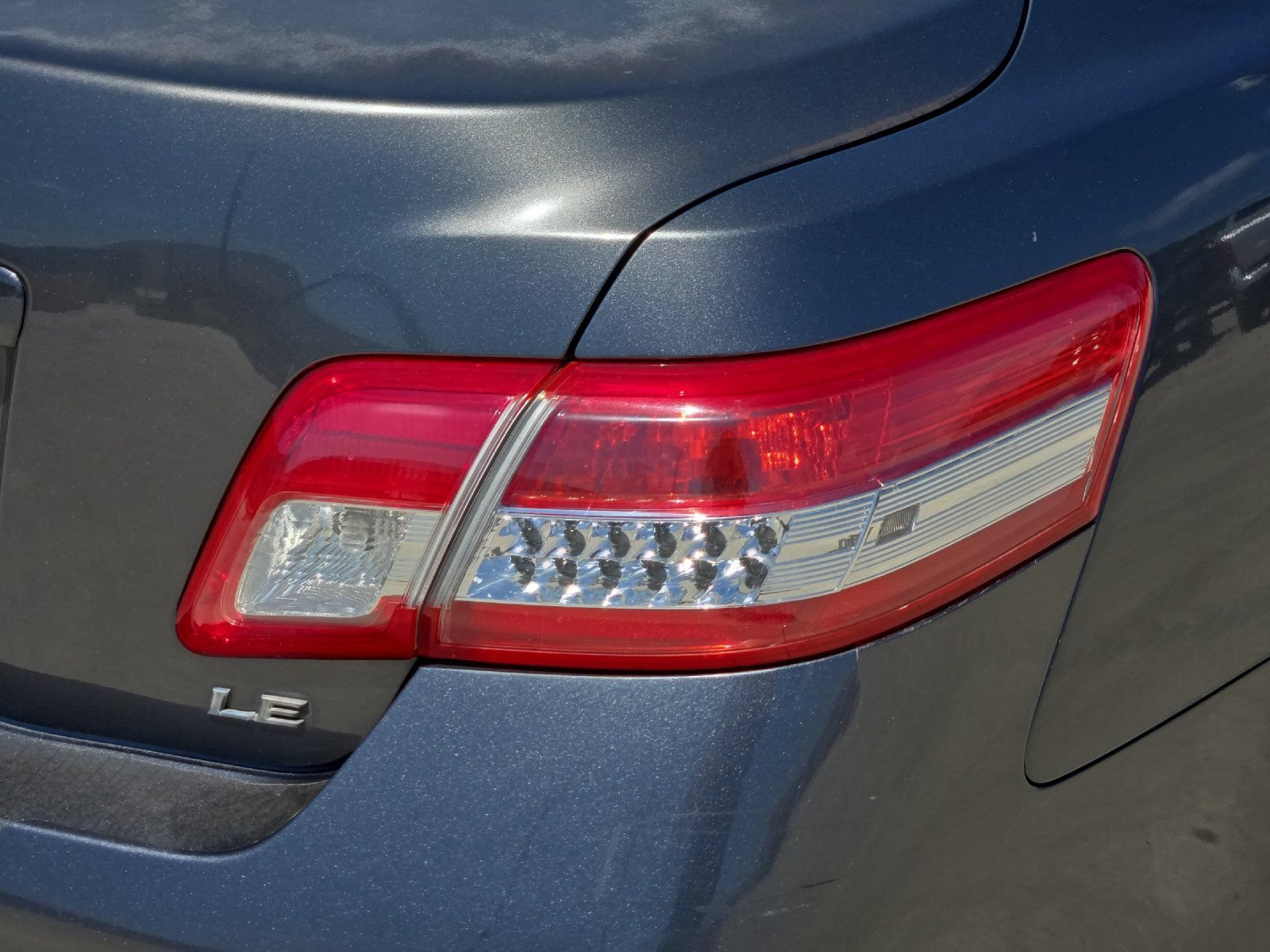 Used 2010 Toyota Camry LE FWD image 23