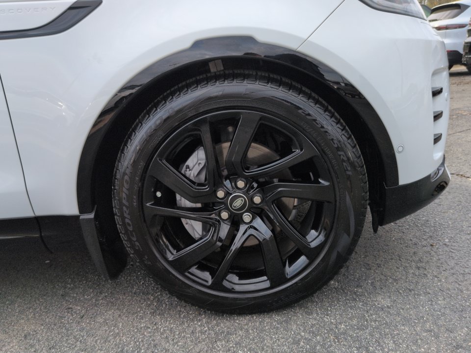 Certified 2025 Land Rover Discovery Dynamic SE AWD/4WD image 24