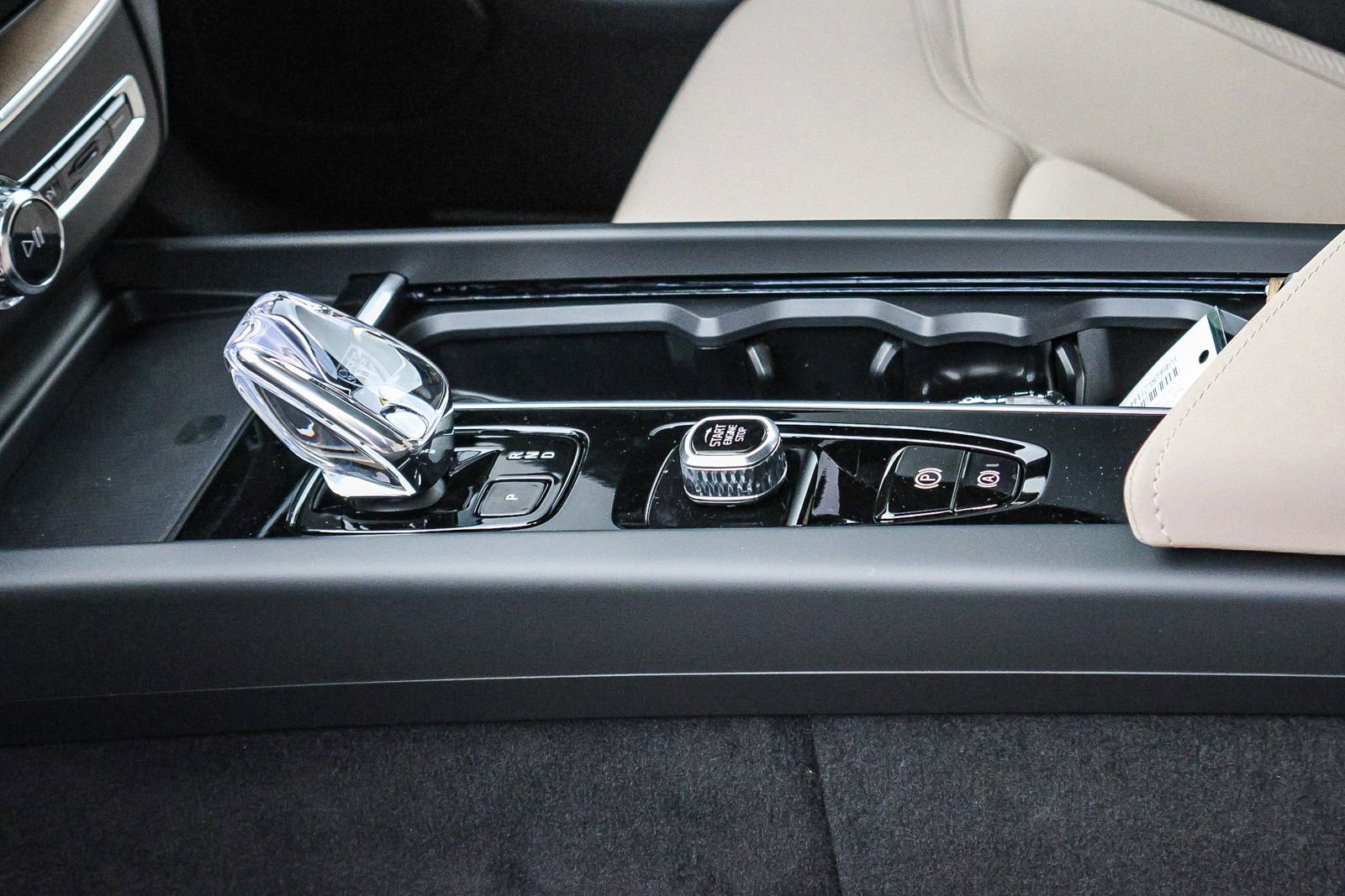 New 2026 Volvo XC60 T8 Plus w/ Climate Package image 28