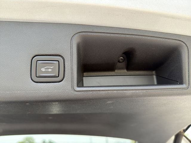 Used 2022 GMC Terrain SLE w/ Driver Convenience Package FWD image 25