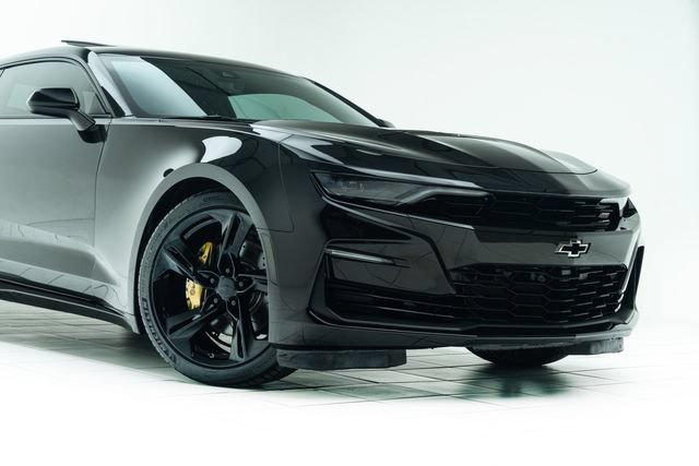 Used 2019 Chevrolet Camaro SS w/ Black Appearance Package RWD image 4