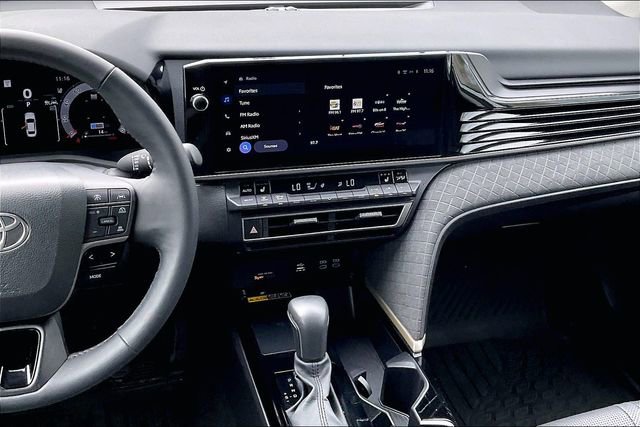 Used 2025 Toyota Camry XLE AWD/4WD image 6