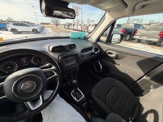 Used 2019 Jeep Renegade Latitude w/ Cold Weather Group image 17