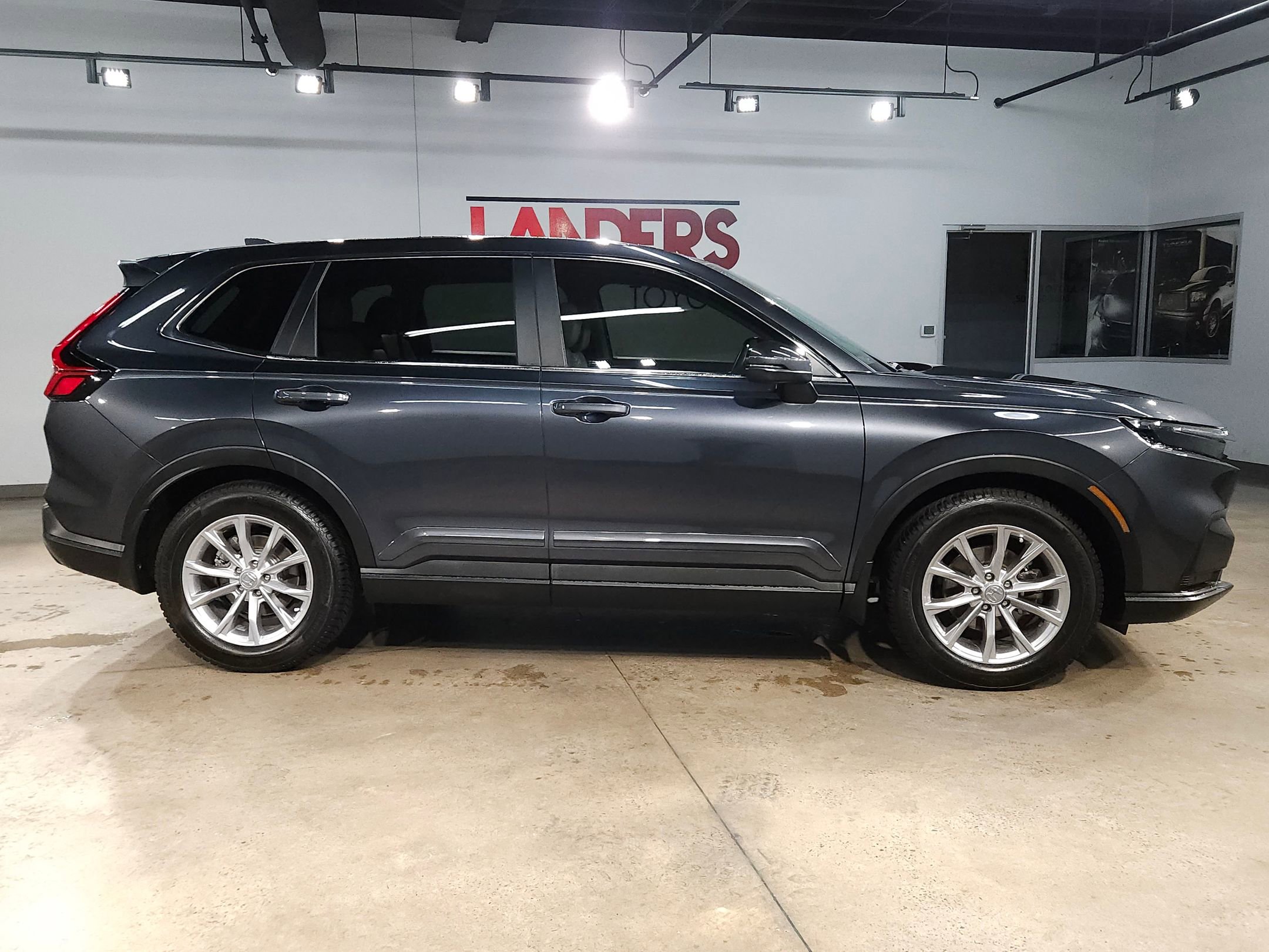 Used 2024 Honda CR-V EX-L image 8