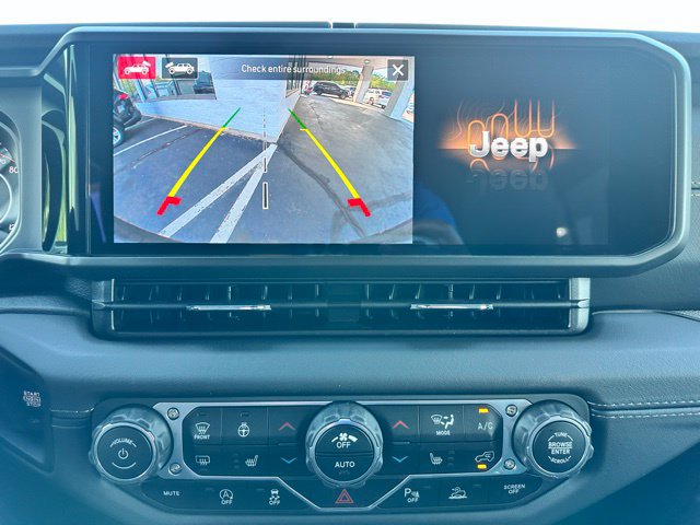 Used 2025 Jeep Wrangler Unlimited Sahara AWD/4WD image 21