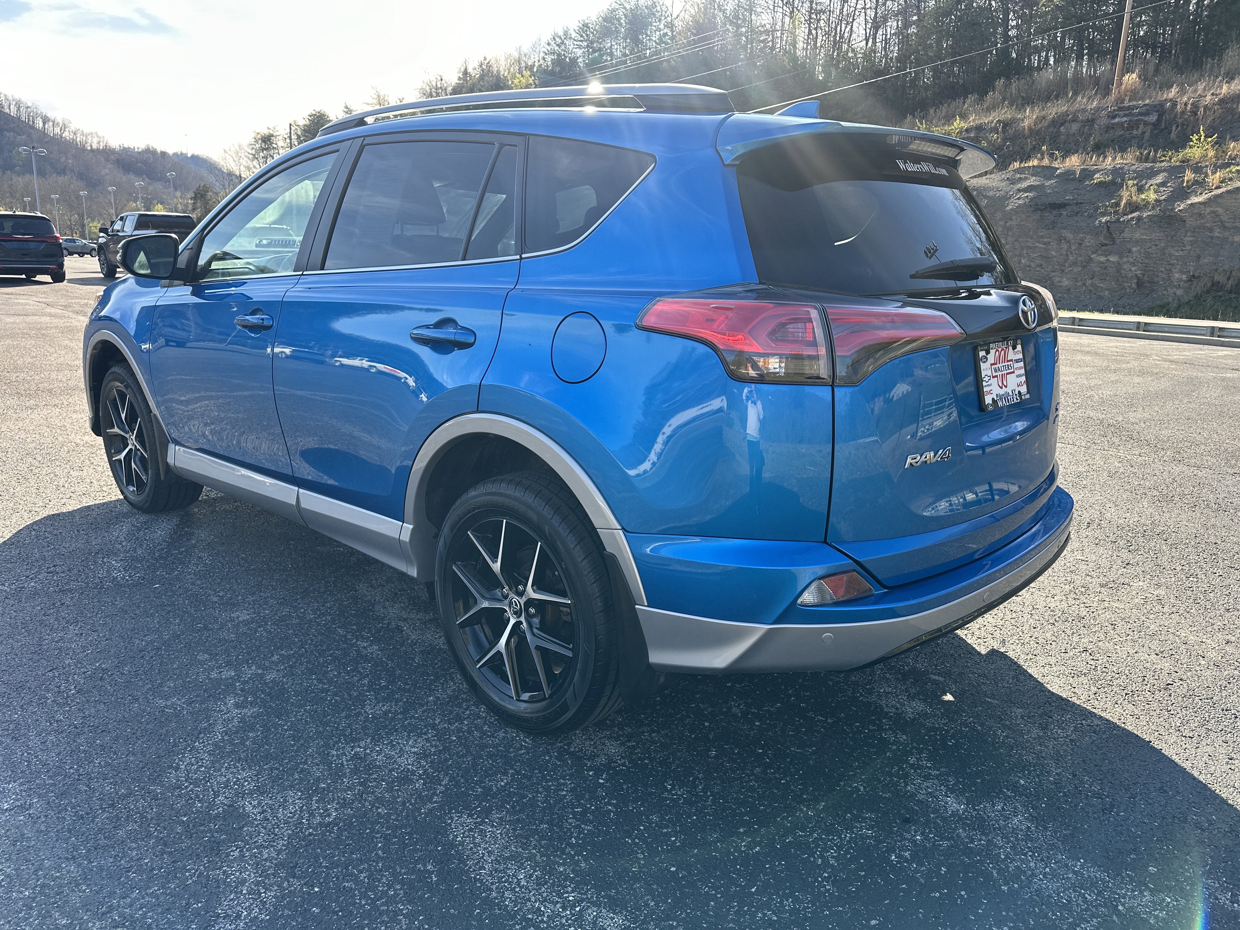 Used 2017 Toyota RAV4 SE w/ Power Extra Value Package AWD/4WD image 5