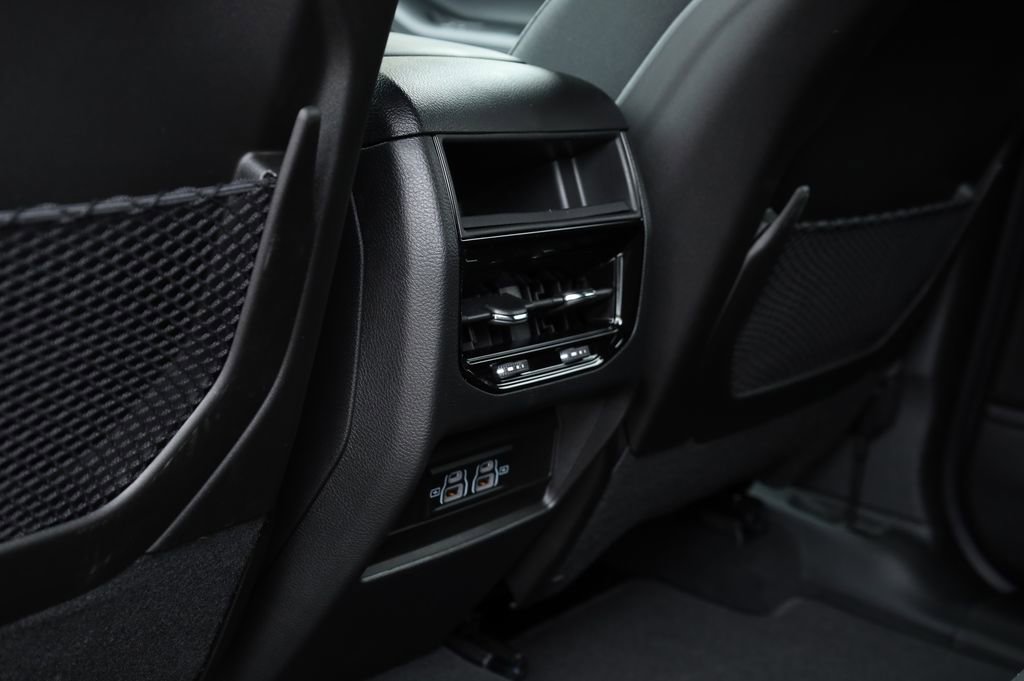 Used 2025 Jeep Grand Cherokee Laredo X w/ Trailer Tow Package image 11