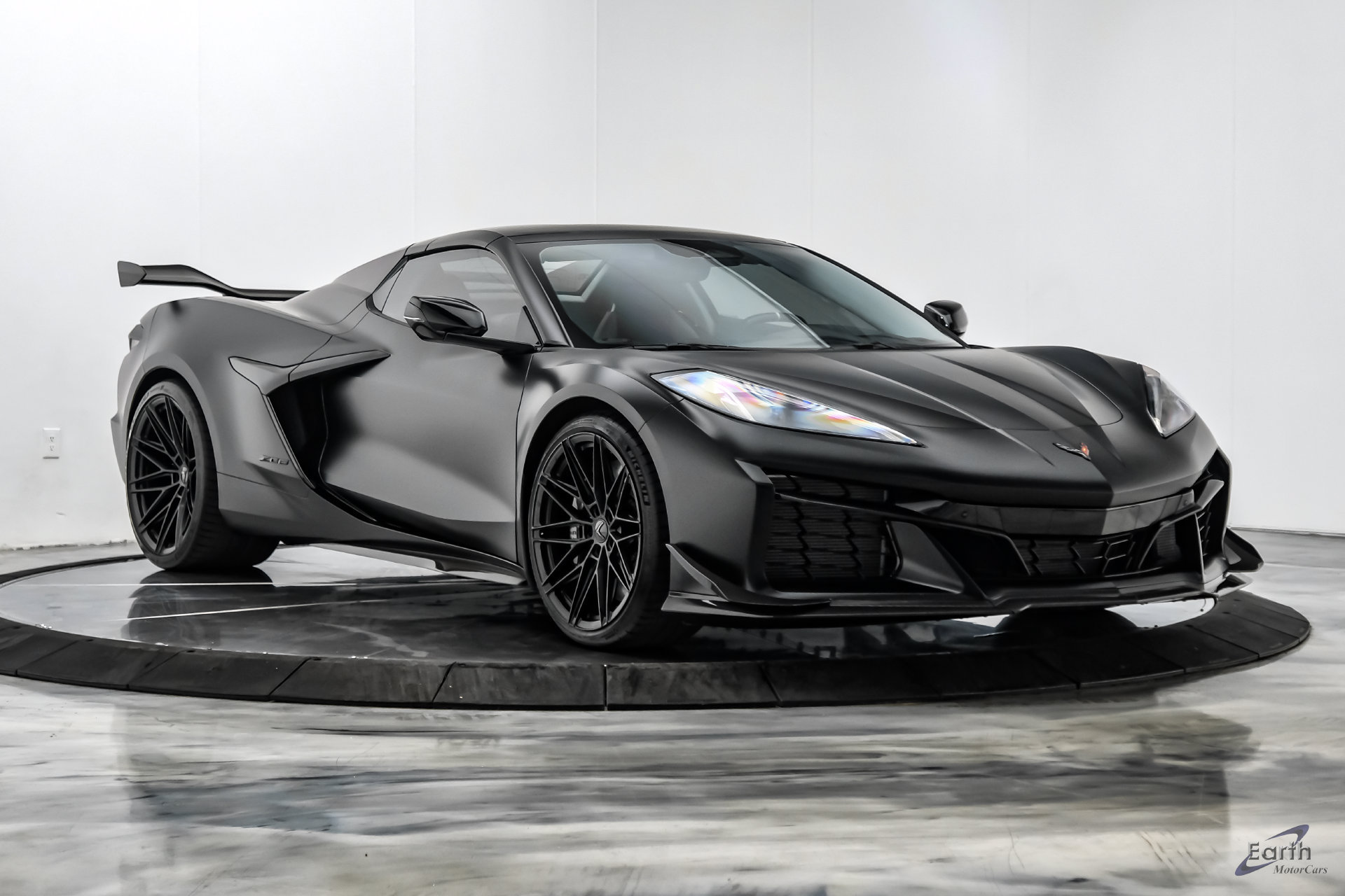 Used 2024 Chevrolet Corvette Z06 w/ Z07 Performance Package RWD image 29