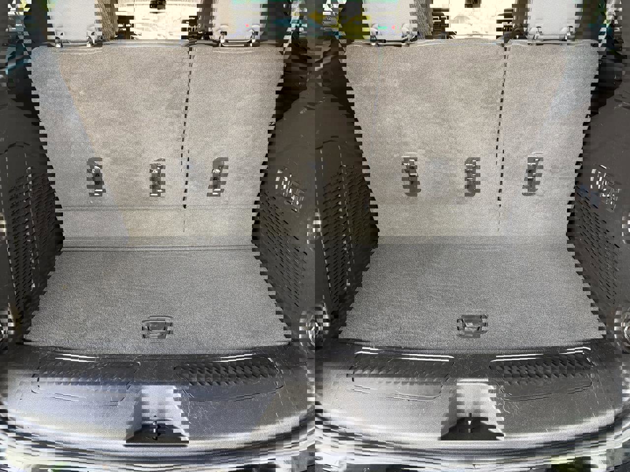 Used 2024 GMC Yukon SLT w/ SLT Luxury Package image 39