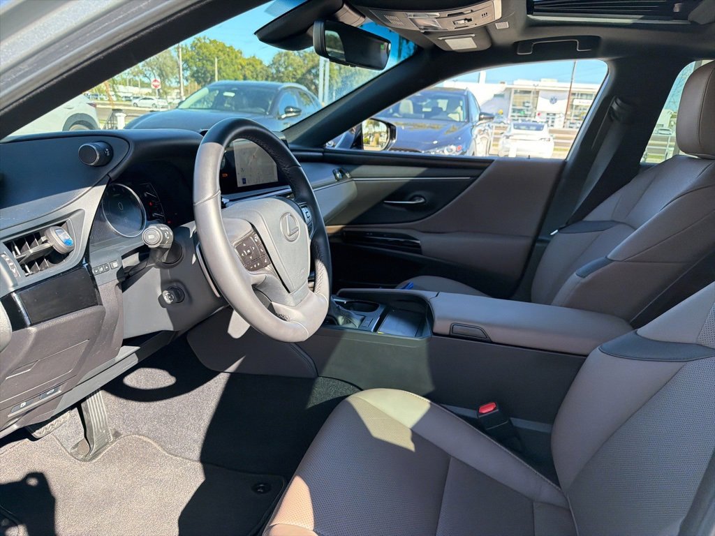 Used 2024 Lexus ES 350 w/ Premium Package image 17