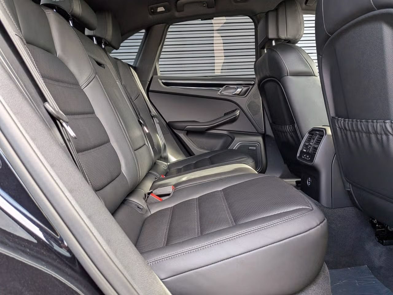 Certified 2026 Porsche Macan S AWD/4WD image 23