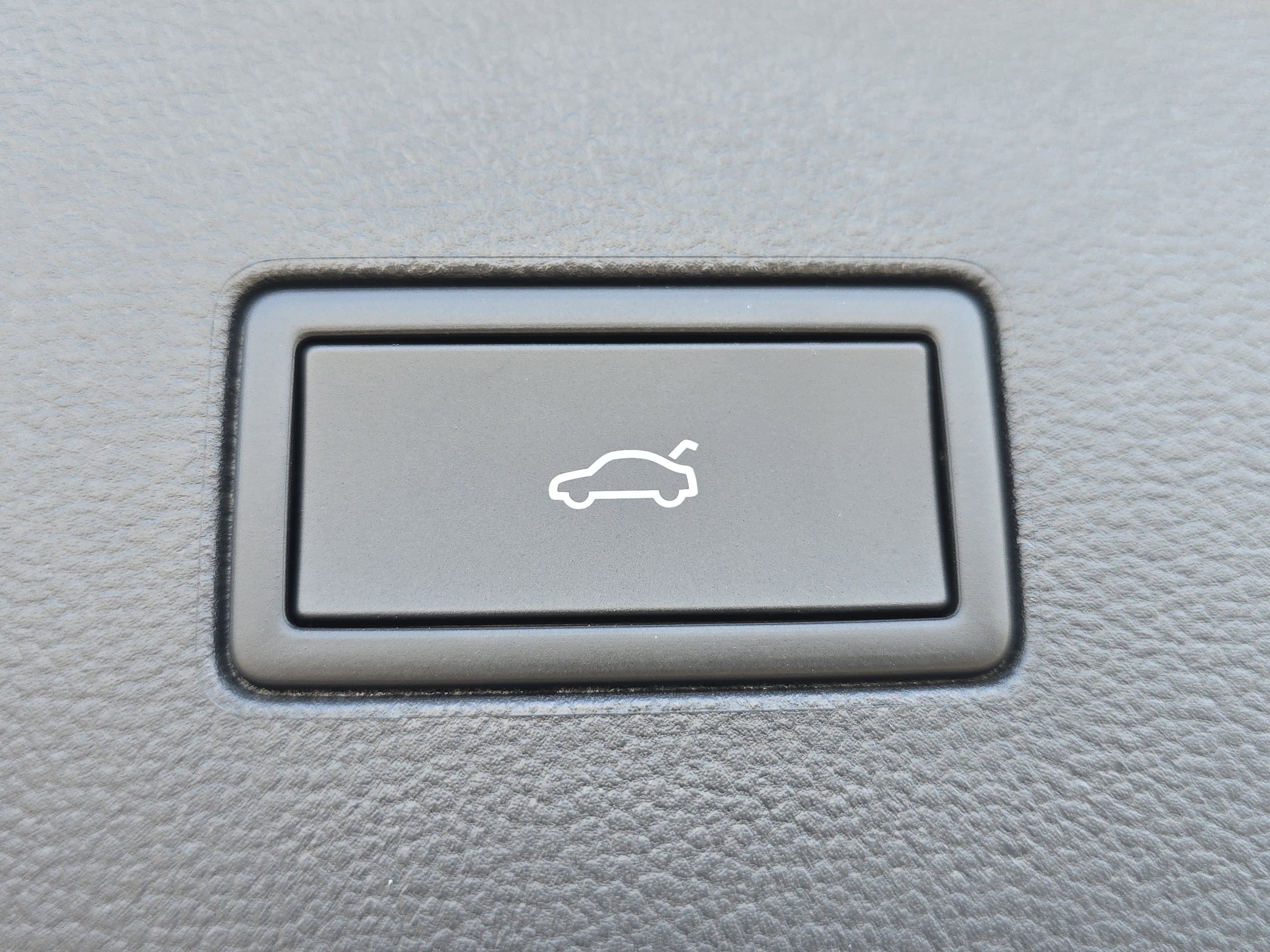 New 2025 Volkswagen Atlas Peak Edition SE image 17